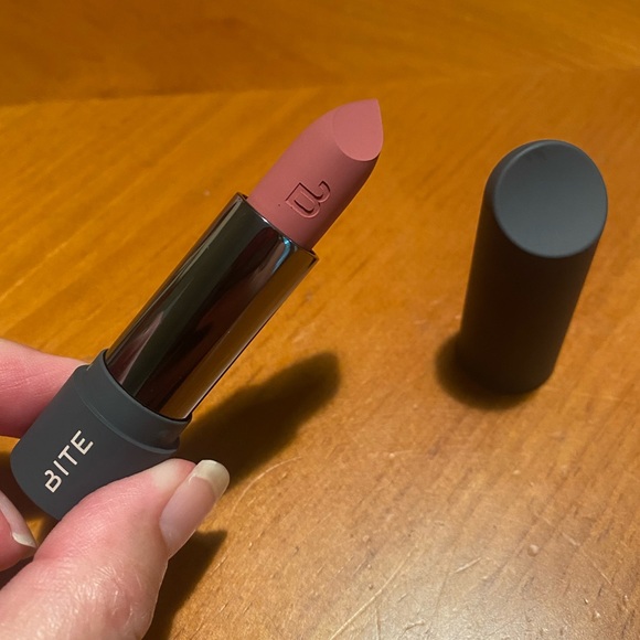 Bite Beauty Sugar Buns Lipstick Full-size - Picture 6 of 16